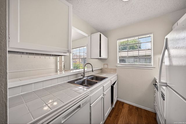 208 BEXAR DR, San Antonio, TX 78228