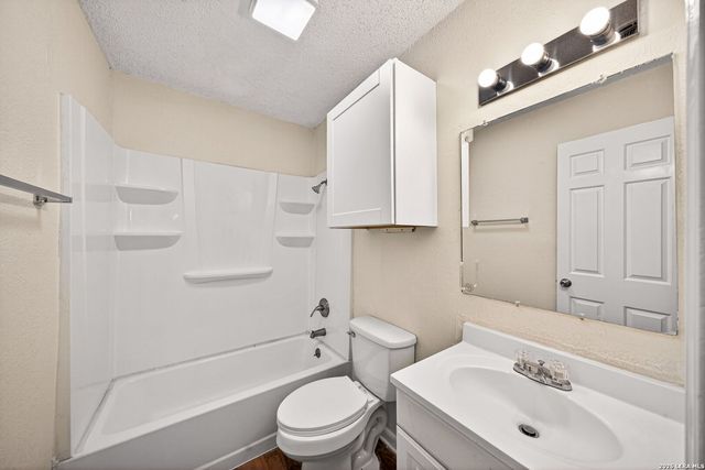 208 BEXAR DR, San Antonio, TX 78228