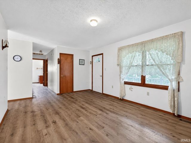812 S 1250 E, Loogootee, IN 47553