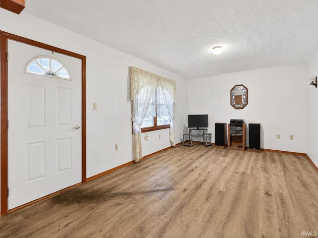 812 S 1250 E, Loogootee, IN 47553
