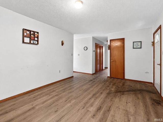 812 S 1250 E, Loogootee, IN 47553