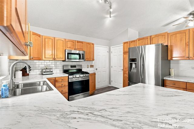 1031 Legacy Drive, Comstock Park, MI 49321