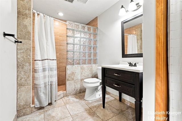 1031 Legacy Drive, Comstock Park, MI 49321