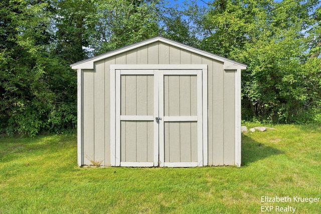 1031 Legacy Drive, Comstock Park, MI 49321