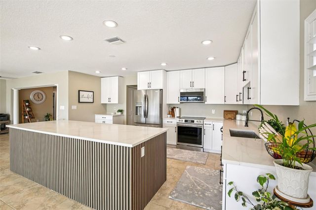 565 CRYSTAL DRIVE, Madeira Beach, FL 33708