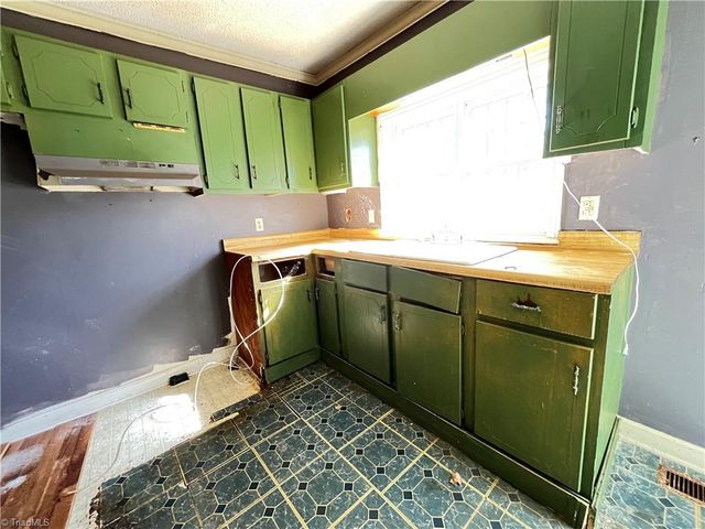 3014 Gilbert Street, Winston-salem, NC 27107