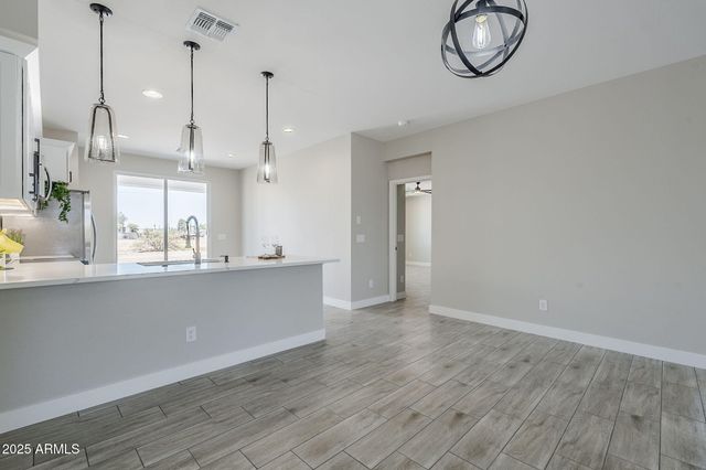 392 W LINCOLN Avenue, Coolidge, AZ 85128