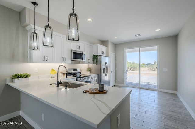 392 W LINCOLN Avenue, Coolidge, AZ 85128