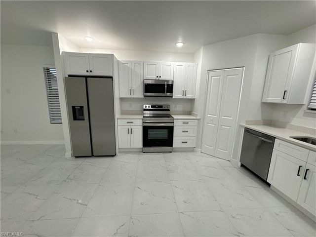 1775 Glenway CT, Fort Myers, FL 33916