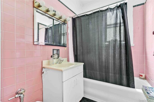 2334 28th Street, Astoria, NY 11105