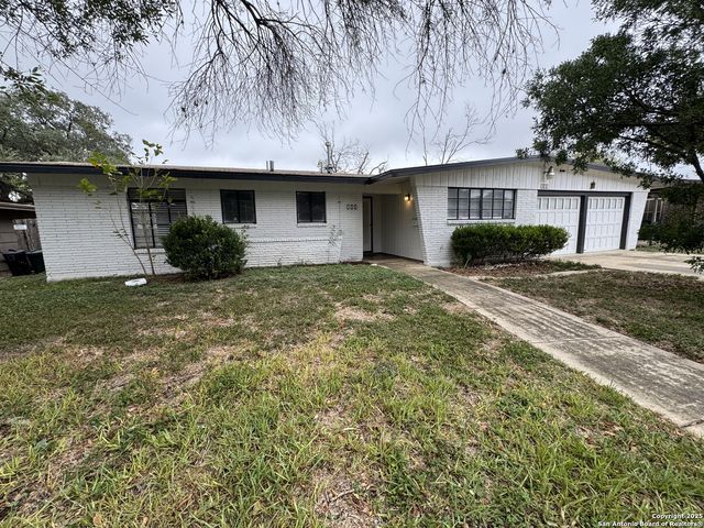 454 Shadywood Ln, San Antonio, TX 78216