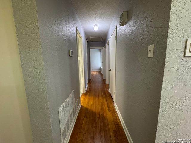 454 Shadywood Ln, San Antonio, TX 78216