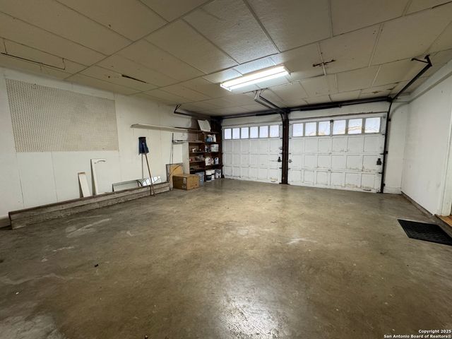 454 Shadywood Ln, San Antonio, TX 78216