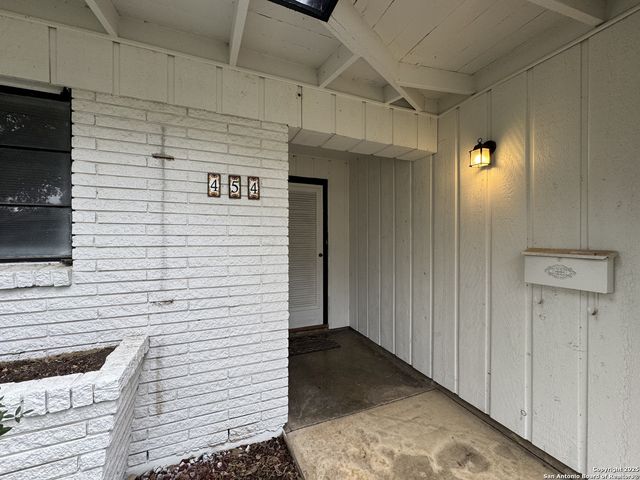 454 Shadywood Ln, San Antonio, TX 78216