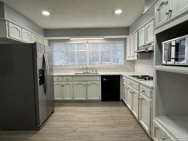 454 Shadywood Ln, San Antonio, TX 78216