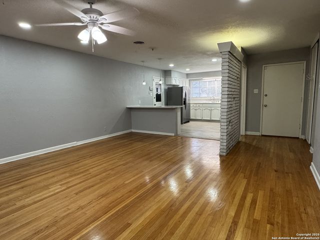 454 Shadywood Ln, San Antonio, TX 78216