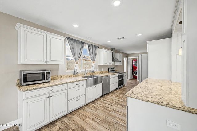 7208 W SUNNYSLOPE Lane, Peoria, AZ 85345