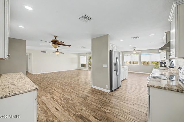 7208 W SUNNYSLOPE Lane, Peoria, AZ 85345