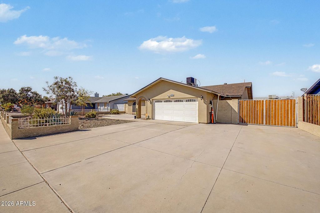 7208 W SUNNYSLOPE Lane, Peoria, AZ 85345 — photo 3