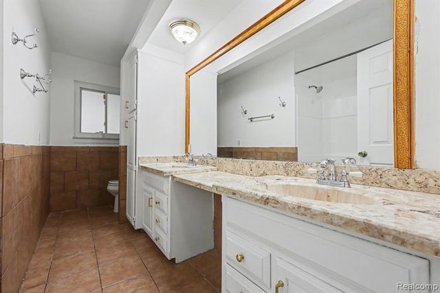 25237 Malvina Avenue, Warren, MI 48089