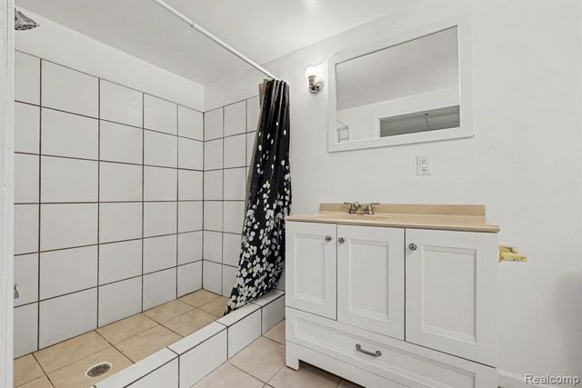 25237 Malvina Avenue, Warren, MI 48089