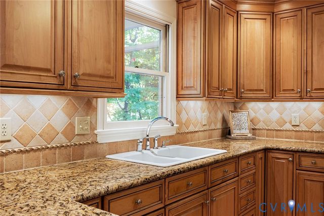 1433 Shirlton Rd, Midlothian, VA 23114