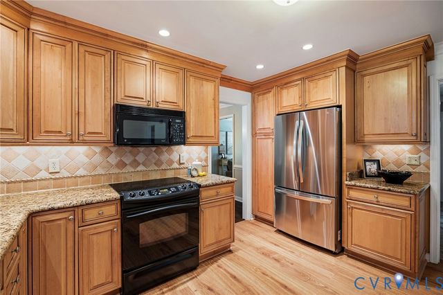 1433 Shirlton Rd, Midlothian, VA 23114