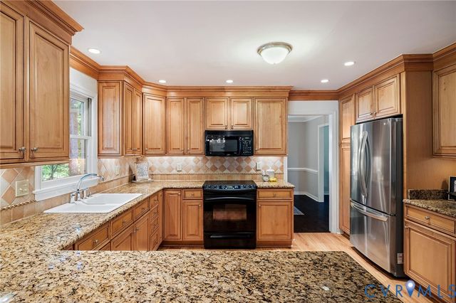 1433 Shirlton Rd, Midlothian, VA 23114