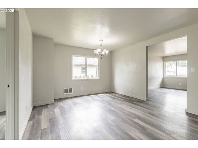 820 N 1ST Ave, Kelso, WA 98626