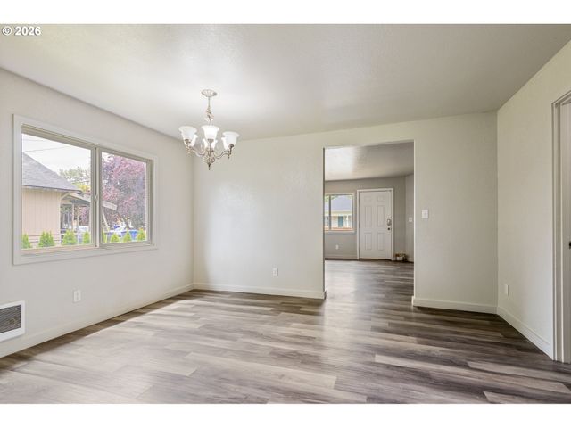 820 N 1ST Ave, Kelso, WA 98626