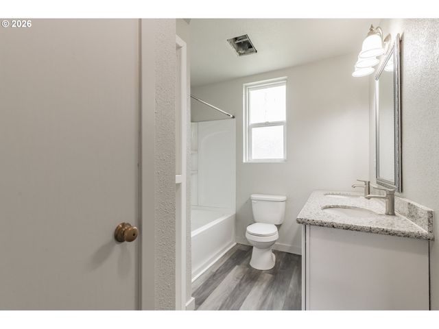 820 N 1ST Ave, Kelso, WA 98626