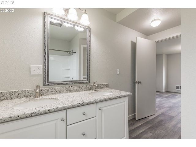 820 N 1ST Ave, Kelso, WA 98626