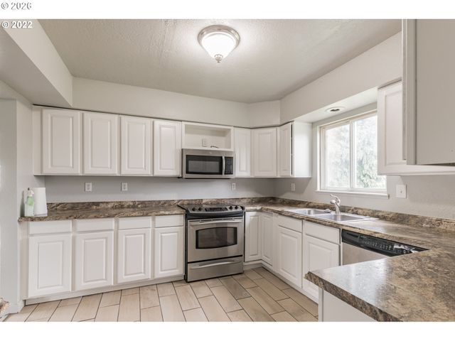 820 N 1ST Ave, Kelso, WA 98626