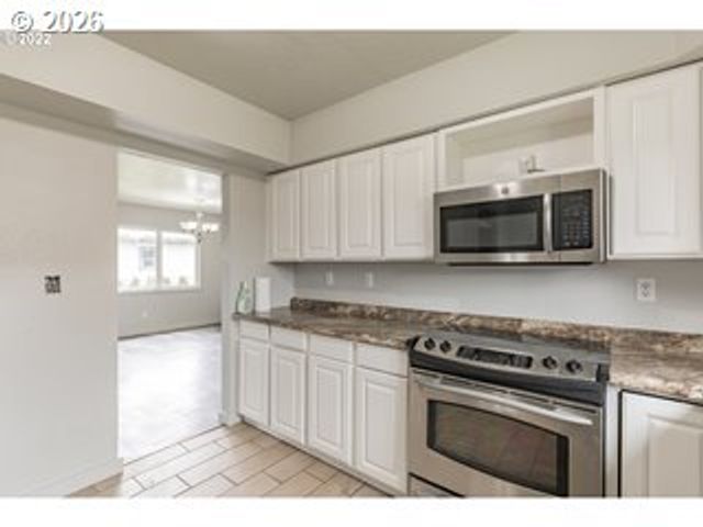 820 N 1ST Ave, Kelso, WA 98626