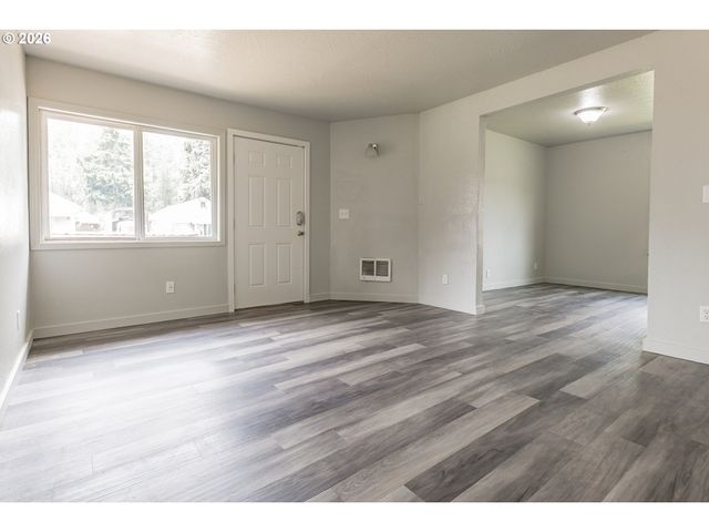 820 N 1ST Ave, Kelso, WA 98626