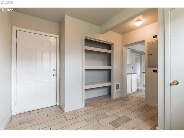 820 N 1ST Ave, Kelso, WA 98626