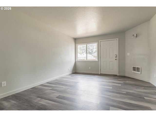 820 N 1ST Ave, Kelso, WA 98626