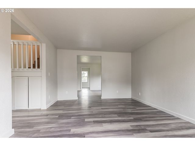 820 N 1ST Ave, Kelso, WA 98626