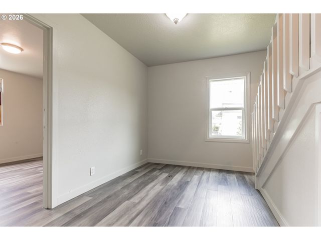 820 N 1ST Ave, Kelso, WA 98626