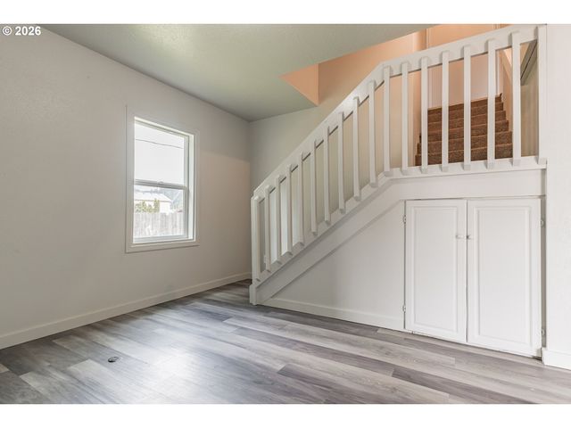 820 N 1ST Ave, Kelso, WA 98626