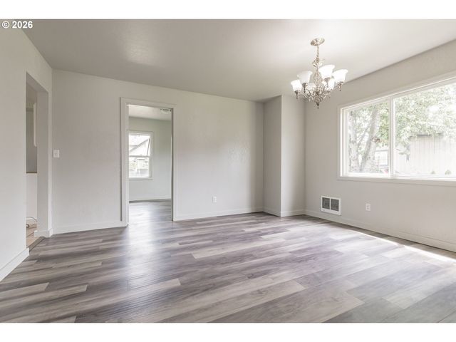 820 N 1ST Ave, Kelso, WA 98626