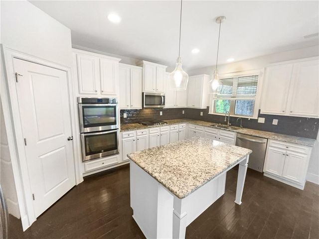 198 Hickory Pointe Drive, Acworth, GA 30101