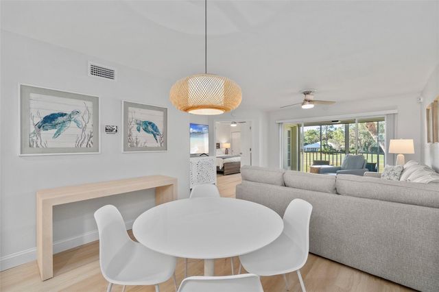 433 CERROMAR LANE 441, Venice, FL 34293