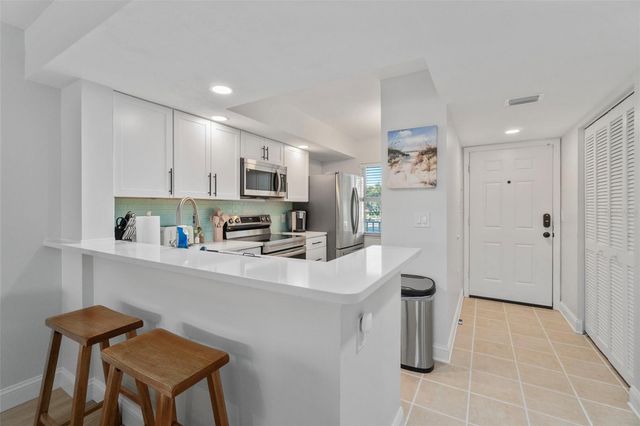 433 CERROMAR LANE 441, Venice, FL 34293