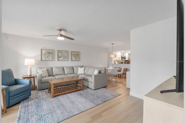 433 CERROMAR LANE 441, Venice, FL 34293