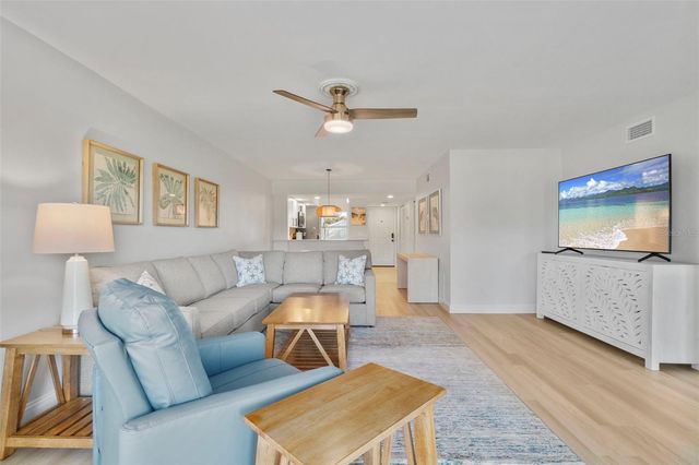 433 CERROMAR LANE 441, Venice, FL 34293