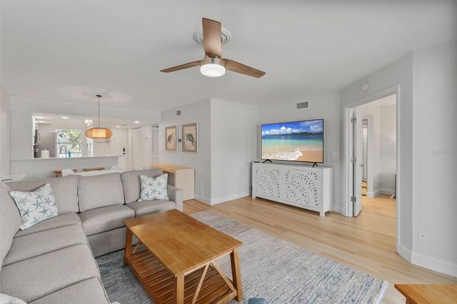 433 CERROMAR LANE 441, Venice, FL 34293