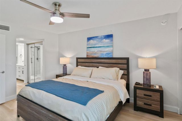 433 CERROMAR LANE 441, Venice, FL 34293