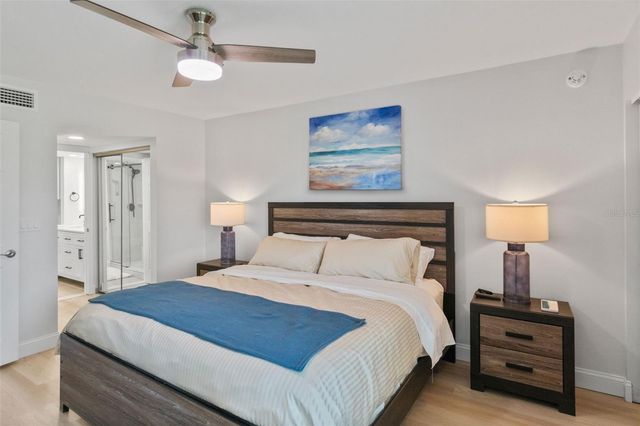 433 CERROMAR LANE 441, Venice, FL 34293