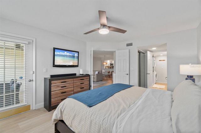 433 CERROMAR LANE 441, Venice, FL 34293